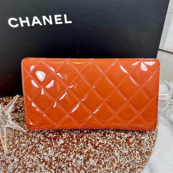 Chanel Coral Diamond Quilted Patent Leather CC Continental Wallet - Picture 3 of 11